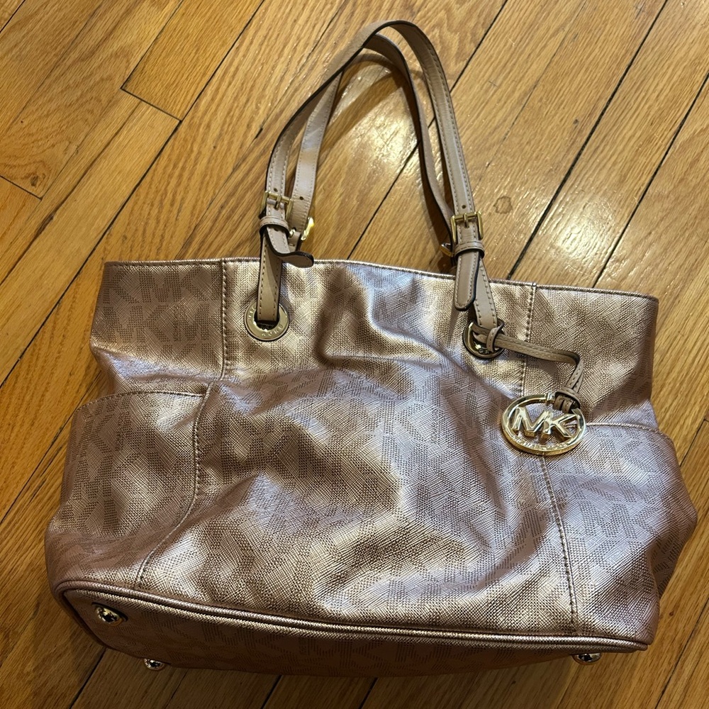 Michael kors tote like new